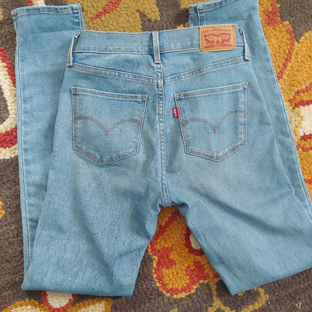 Levis 311 Medium Wash Shaping Skinny size 26